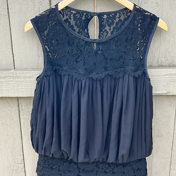 XSCAPE By Joanna Chen Little Black Dress With Cap Sleeves and Rouching Sz 8 - Picture 2 of 7